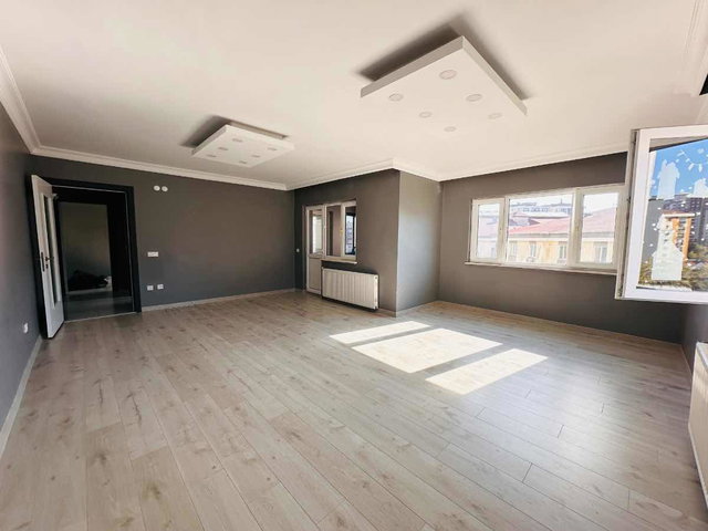 ADNAN KAHVECİ'DE İÇİ YAPILI MERKEZİ KONUMDA SATILIK 3+1 DAİRE