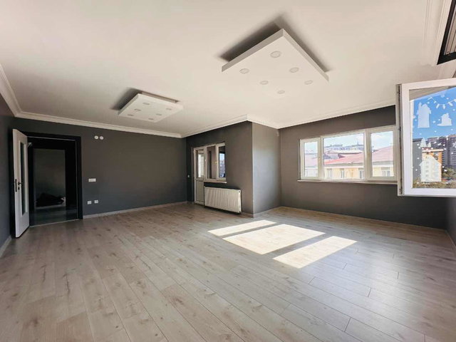 ADNAN KAHVECİ'DE İÇİ YAPILI MERKEZİ KONUMDA SATILIK 3+1 DAİRE