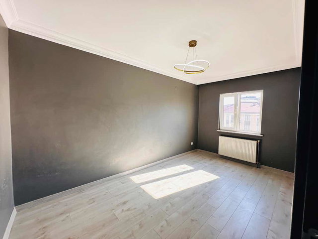 ADNAN KAHVECİ'DE İÇİ YAPILI MERKEZİ KONUMDA SATILIK 3+1 DAİRE