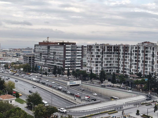 RE/MAX GELİŞİM'DEN METROBUSE YÜRÜME 2 DK MESAFEDE  SATILIK  3+1 DAİRE