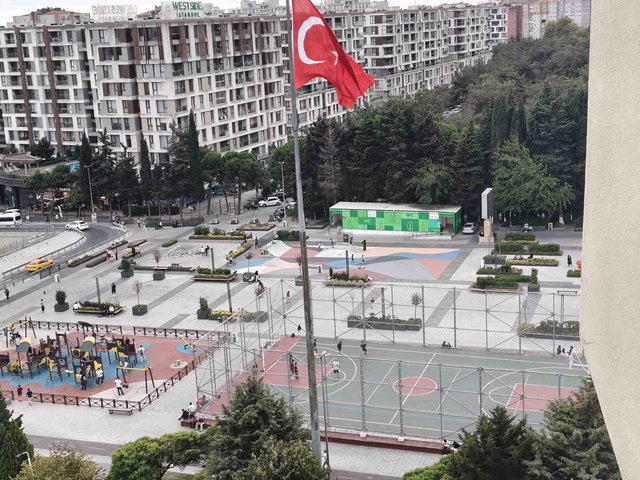 RE/MAX GELİŞİM'DEN METROBUSE YÜRÜME 2 DK MESAFEDE  SATILIK  3+1 DAİRE