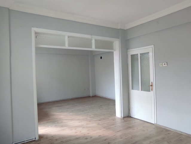 RE/MAX İNCİ'DEN ÇARŞI MERKEZDE ALTIEYLÜL İLKOKULU YANINDA 2+1 KİRALIK DAİRE
