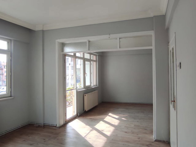 RE/MAX İNCİ'DEN ÇARŞI MERKEZDE ALTIEYLÜL İLKOKULU YANINDA 2+1 KİRALIK DAİRE