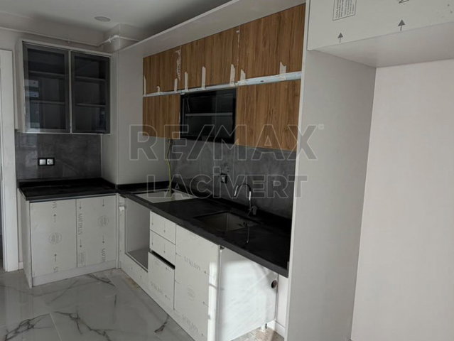 RE/MAX LACİVERT'TEN OSMANBEY KONUTLARI'NDA SATILIK 2+1 LÜKS DAİRE