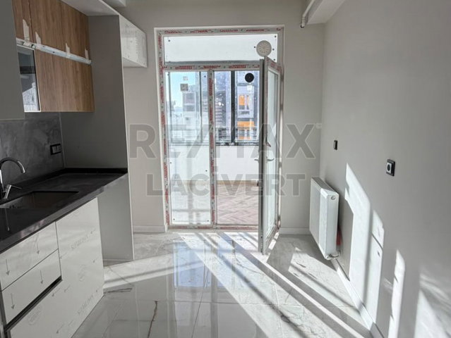 RE/MAX LACİVERT'TEN OSMANBEY KONUTLARI'NDA SATILIK 2+1 LÜKS DAİRE