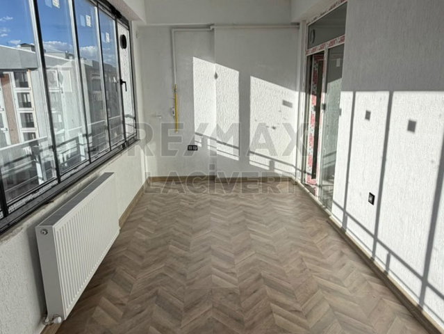 RE/MAX LACİVERT'TEN OSMANBEY KONUTLARI'NDA SATILIK 2+1 LÜKS DAİRE