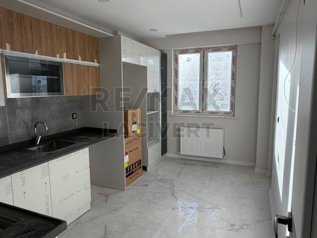 RE/MAX LACİVERT'TEN OSMANBEY KONUTLARI'NDA SATILIK 3+1 LÜKS DAİRE