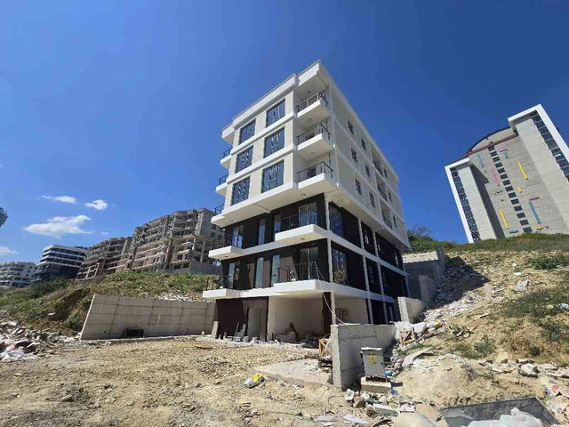 DİLAY BAŞTEKİN'DEN ALAÇAM CADDESİNE KOMŞU SATILIK SIFIR 1+1