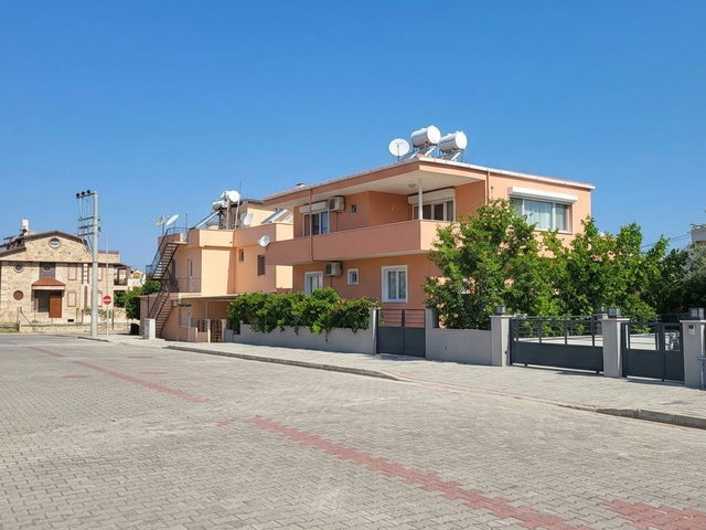 KUŞADASI GÜZELÇAMLI'DA MAVİ BAYRAKLI PLAJA 80 MT.,BAHÇELİ SATILIK MÜSTAKIL EV