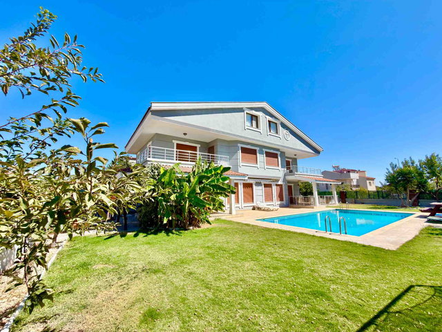 URLA GÜVENDİK MAHALLESİNDE SATILIK 180 M² 4+2 VİLLA