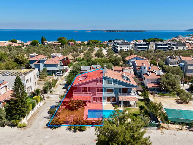 URLA GÜVENDİK MAHALLESİNDE SATILIK 180 M² 4+2 VİLLA