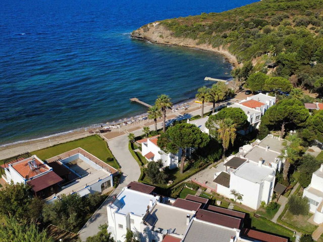 YENI FOÇA ASMADERE'DE SATILIK DENIZE SIFIR 3+1 KÖŞE DUBLEKS VILLA