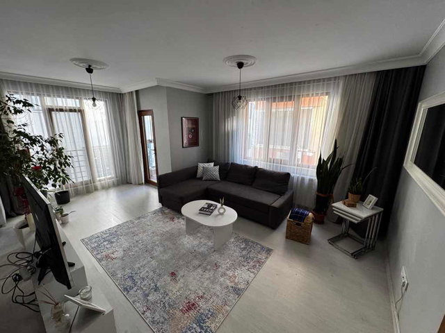 MALTEPE FINDIKLI'DA SATILIK MASRAFSIZ 2+1 DAİRE / CAM BALKONLU