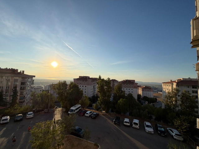 ÇİĞLİ EVKA 5 MAHALLESİNDE MANZARALI VE FERAH SATILIK 3+1 DAİRE