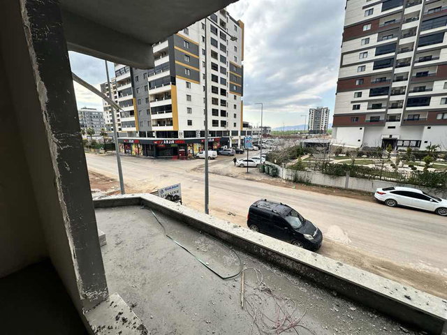 SADETTİN ENGİN/YENİKENT MH. 15 METRELİK YOL ÜZERİ 3+1 LÜKS DAİRE
