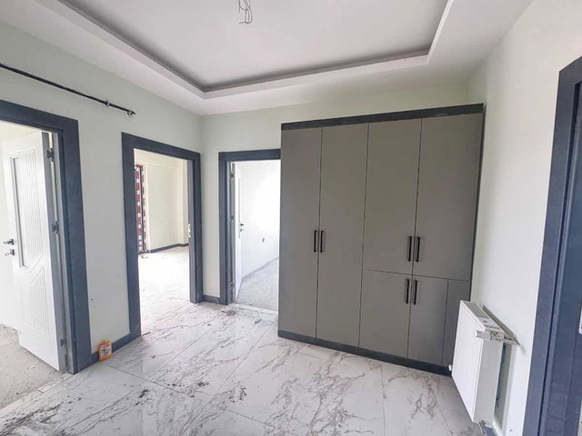 YAKINCA'DA HAVUZLU VE SAUNALI 120 METREKARE SIFIR ARA KAT DAİRE