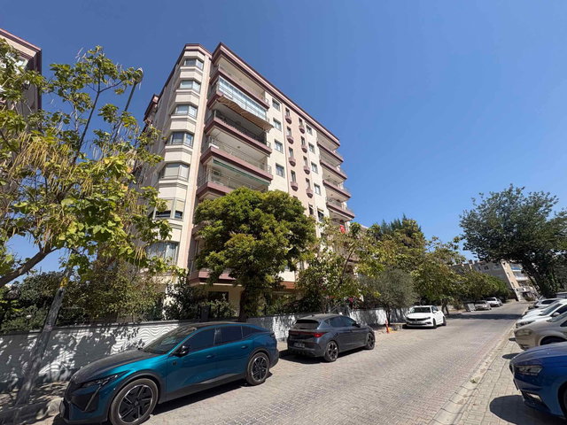 BAYRAKLI MANSUROĞLU MAH'DE NEZIH SITEDE 3+1 SATILIK DAIRE