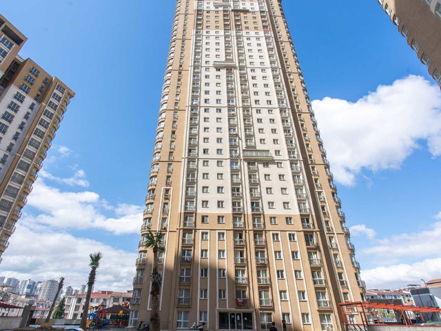 REMAX GELİŞİMDEN S TOWERS'TA EŞYALI 1+1 SATILIK DAİRE