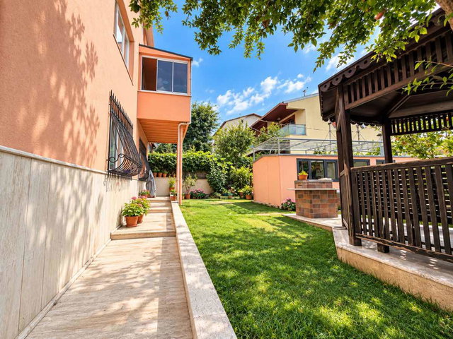 SARIYER YENİKÖY'DE 580 M² ARSA İÇERİSİNDE BOĞAZ  MANZARALI MÜSTAKİL EV