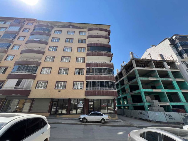 HACI ABDİ MAHALLESİNDE RE/MAX GÜNEŞ'TEN KİRALIK 3+1ARA KAT DAİRE