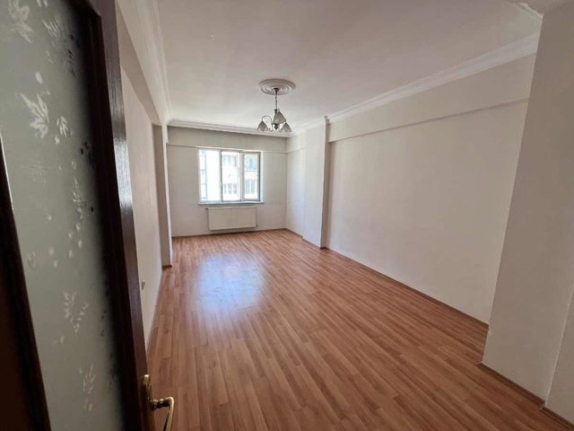 HACI ABDİ MAHALLESİNDE RE/MAX GÜNEŞ'TEN KİRALIK 3+1ARA KAT DAİRE