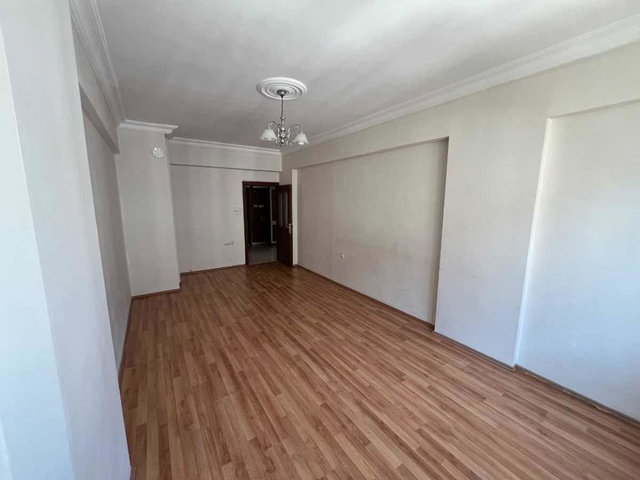 HACI ABDİ MAHALLESİNDE RE/MAX GÜNEŞ'TEN KİRALIK 3+1ARA KAT DAİRE