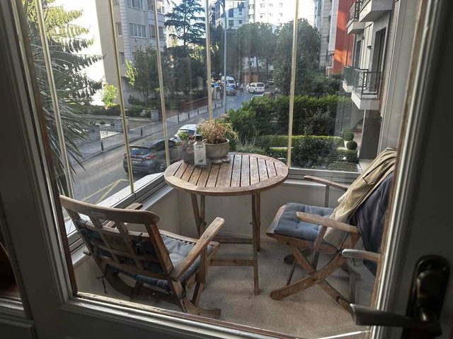 CADDEBOSTAN SARIGÜL DE  BALKONLU , GENİŞ, BAKIMLI , FERAH DAİRE