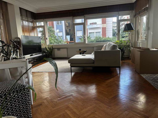 CADDEBOSTAN SARIGÜL DE  BALKONLU , GENİŞ, BAKIMLI , FERAH DAİRE