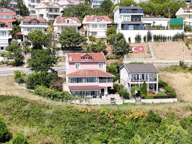 REMAX HİLAL'DEN GERZE'DE DENİZ MANZARALI SATILIK VİLLA VE ARSASI