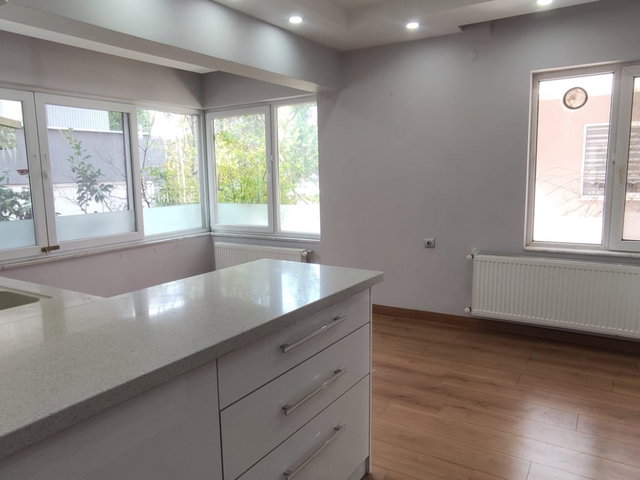 REMAX MODEL DEN BAĞBAŞINDA HAVUZLU SITE IÇERISINDE 5+1 KİRALIK FOURLEX VILLA