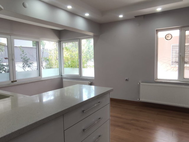 REMAX MODEL DEN BAĞBAŞINDA HAVUZLU SITE IÇERISINDE 5+1 KİRALIK FOURLEX VILLA