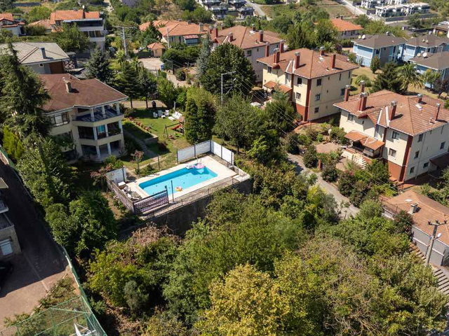 REMAX DREAM'DEN 2085 M² ARSA İÇİNDE ÖZEL HAVUZLU 500 M² VİLLA