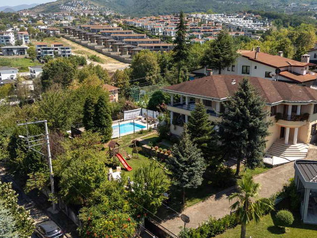 REMAX DREAM'DEN 2085 M² ARSA İÇİNDE ÖZEL HAVUZLU 500 M² VİLLA