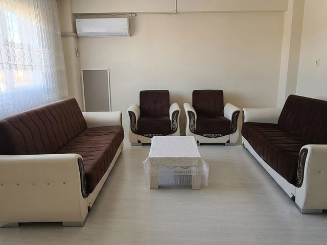 İZMİR ALİAĞA YENİŞAKRAN’DA DENİZE VE MERKEZE YAKIN 90 M² 2+1 SATILIK DAİRE