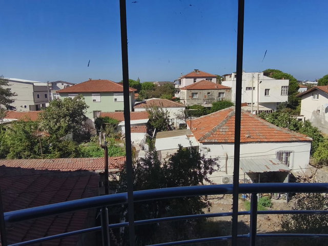 İZMİR ALİAĞA YENİŞAKRAN’DA DENİZE VE MERKEZE YAKIN 90 M² 2+1 SATILIK DAİRE