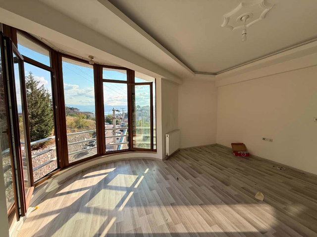 REMAX DREAM'DEN İZMİTTE OTOBÜS GÜZERGAHINDA 2+1 MANZARALI