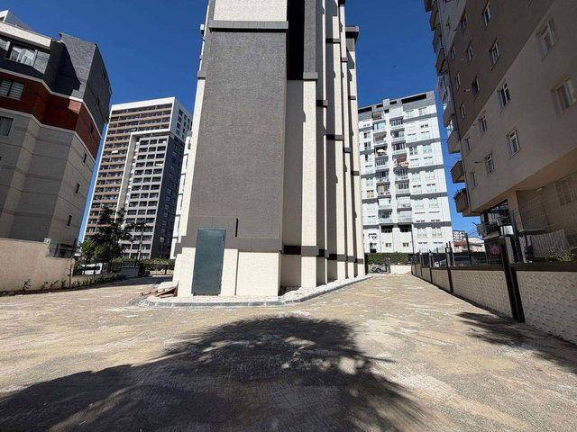ROYAL GARDEN'A KOMŞU YENİ BİNA ARAKAT KLİMALI BALKONLU 3+1 DAİRE