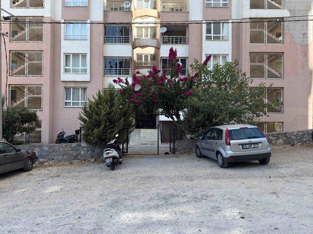 KUŞADASI UYDU KENT'DE SATILIK ARA KAT DAİRE...