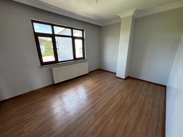 REMAX HÜR UĞUR ÇAKAR'DAN KİRALIK 3+1 DAİRE