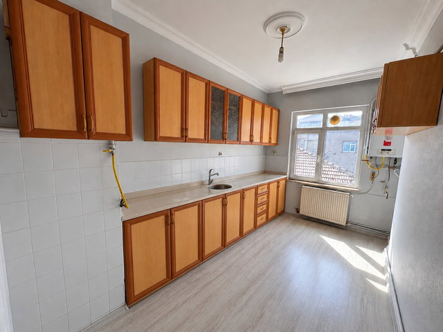 SERDİVAN KAYMAKAMLIK YAKINI SATILIK 3+1 DAİRE