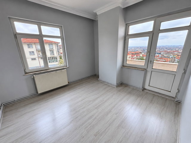 SERDİVAN KAYMAKAMLIK YAKINI SATILIK 3+1 DAİRE