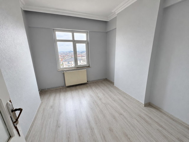 SERDİVAN KAYMAKAMLIK YAKINI SATILIK 3+1 DAİRE