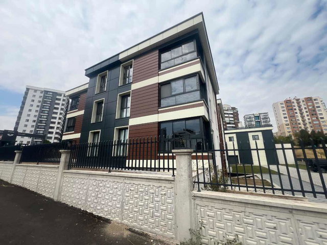PARK CADDESI’NDE SIFIR, MODERN VE GENIŞ 4+1 KIRALIK DAIRE