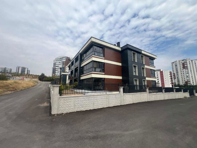 PARK CADDESI’NDE SIFIR, MODERN VE GENIŞ 4+1 KIRALIK DAIRE