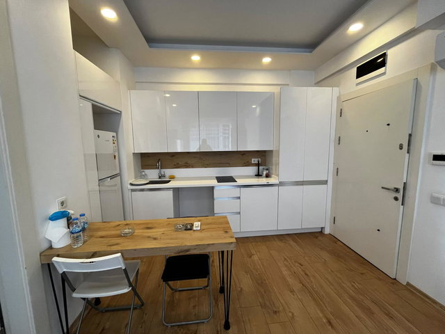 REMAX TOROS'TAN MENDERES'TE DENİZE 1 DK MESAFEDE FULL EŞYALI TAŞINMAYA HAZIR 1+1