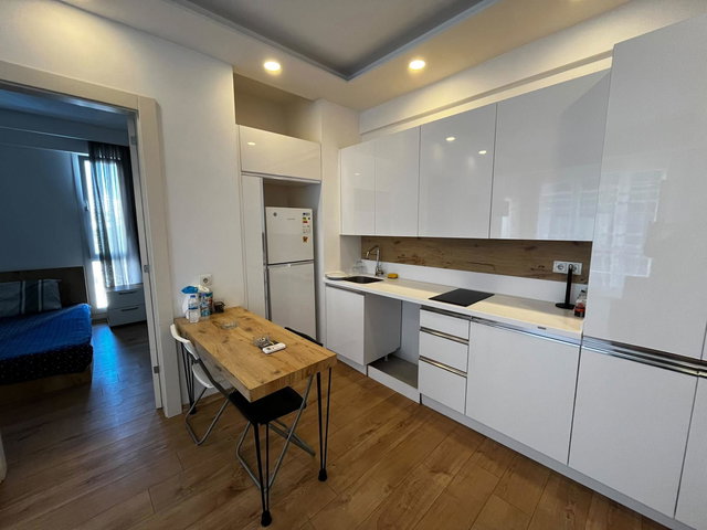 REMAX TOROS'TAN MENDERES'TE DENİZE 1 DK MESAFEDE FULL EŞYALI TAŞINMAYA HAZIR 1+1