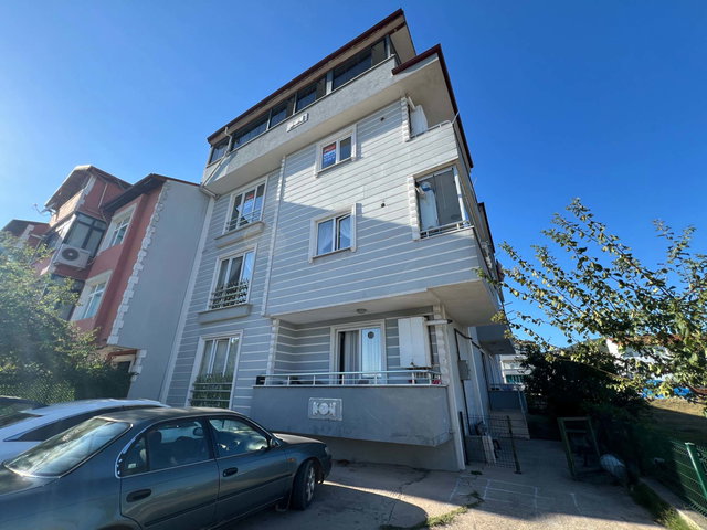 DERİNCE HARMANTARLA TERASLI GENİŞ KİRALIK 4+1 ÇATI DUBLEKS