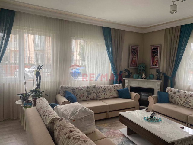 İZMİT YAHYAKAPTAN MENEKŞE SİTESİNDE 3+1 KİRALIK DAİRE