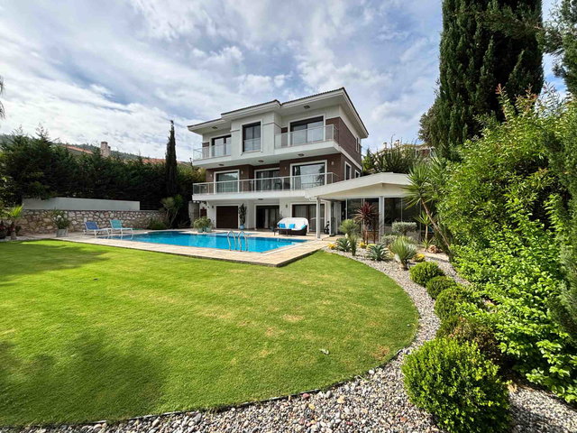 REMAX YELKEN'DEN GÜZELBAHÇE DE GÜVENLİKLİ SİTE İÇİ DENİZ MANZARALI MÜSTAKİL VİLLA