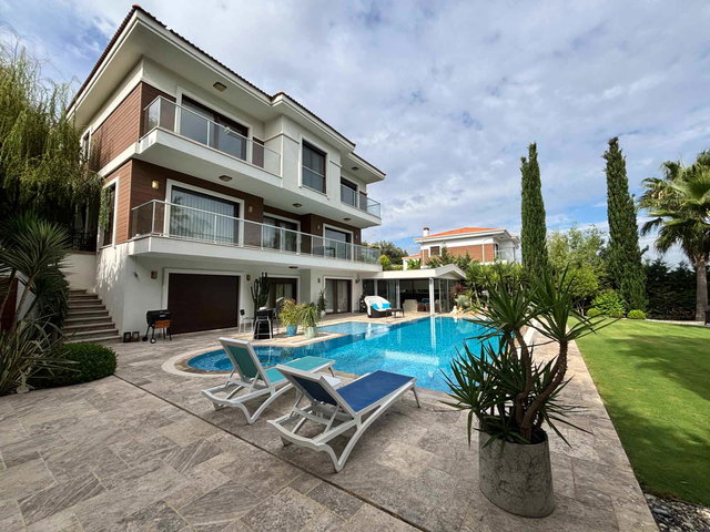 REMAX YELKEN'DEN GÜZELBAHÇE DE GÜVENLİKLİ SİTE İÇİ DENİZ MANZARALI MÜSTAKİL VİLLA